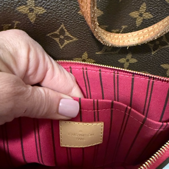 Louis Vuitton Monogram Neverfull GM Tote Bag - Picture 14 of 15